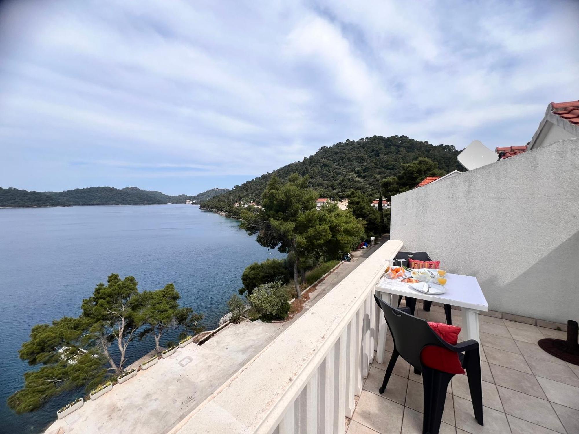 Terrace Studios With Panoramic Seaview Uble 外观 照片