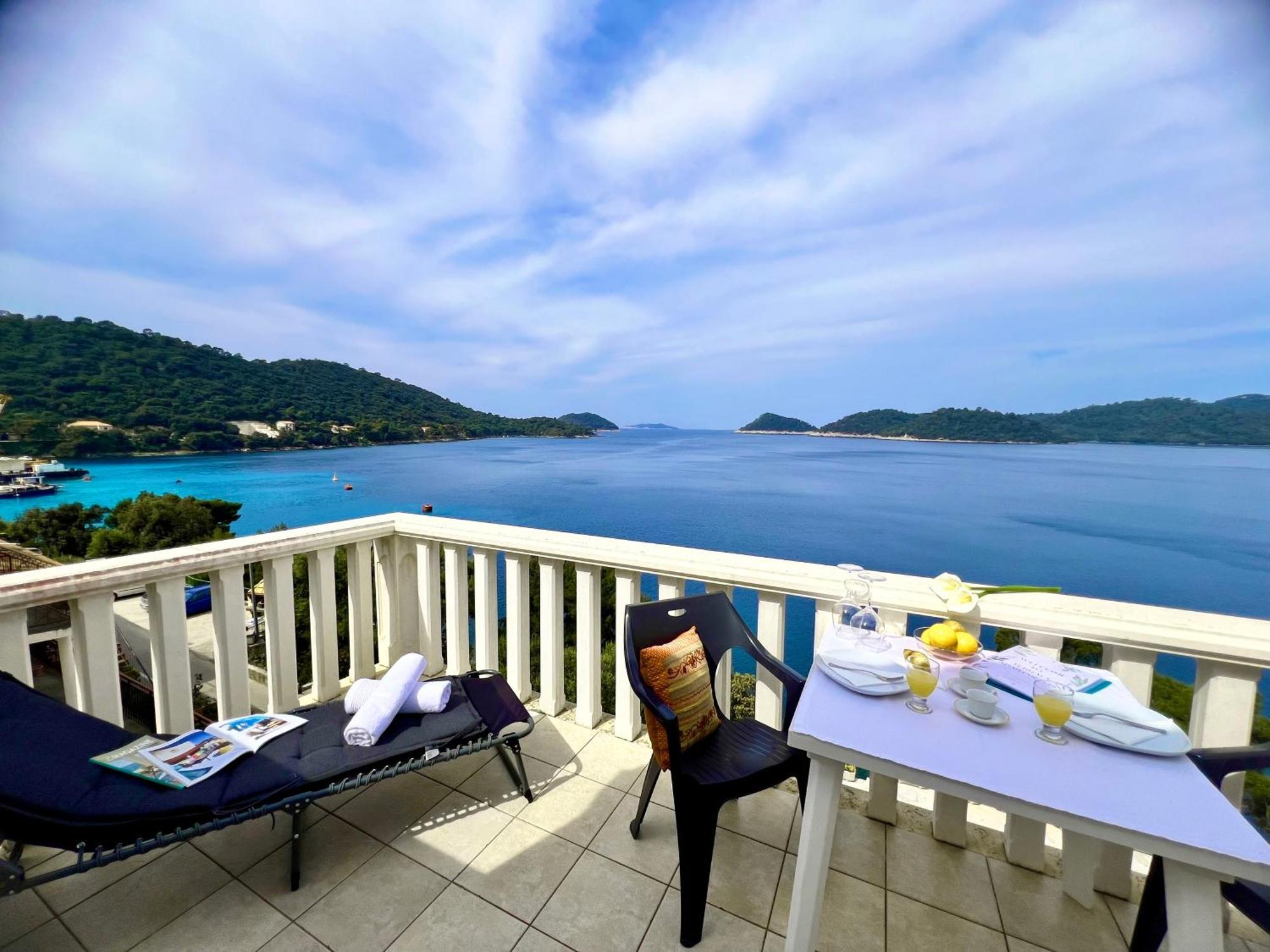 Terrace Studios With Panoramic Seaview Uble 外观 照片