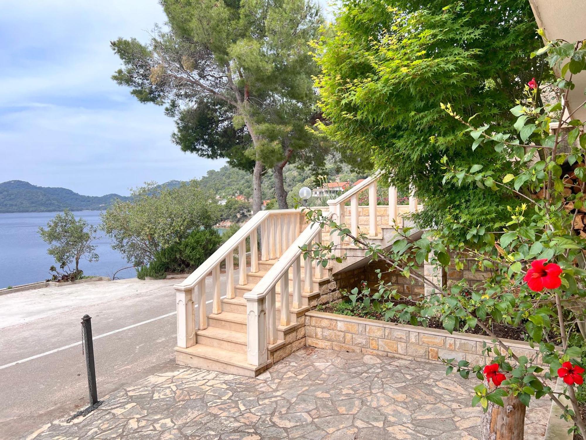 Terrace Studios With Panoramic Seaview Uble 外观 照片